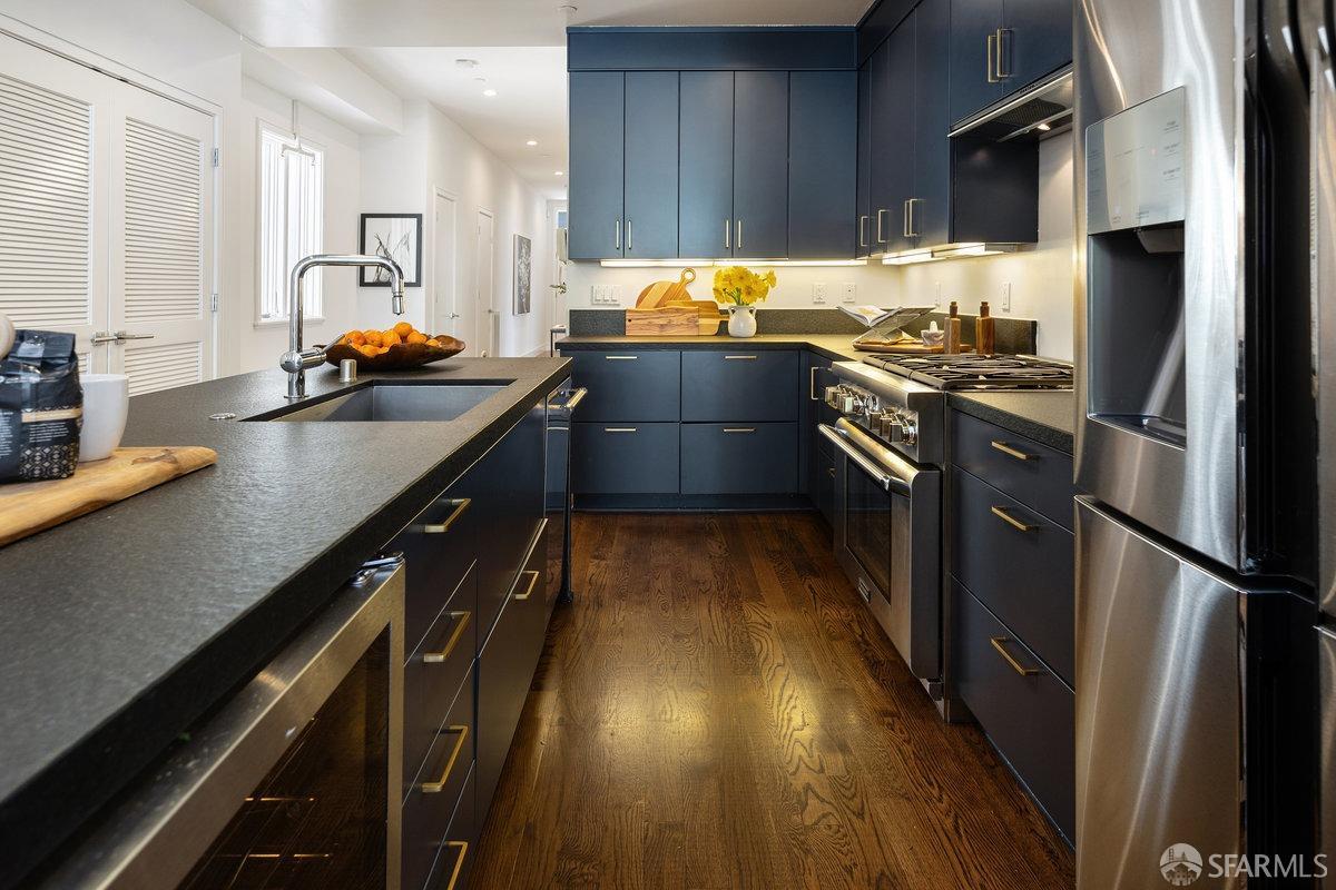 944 South Van Ness Avenue