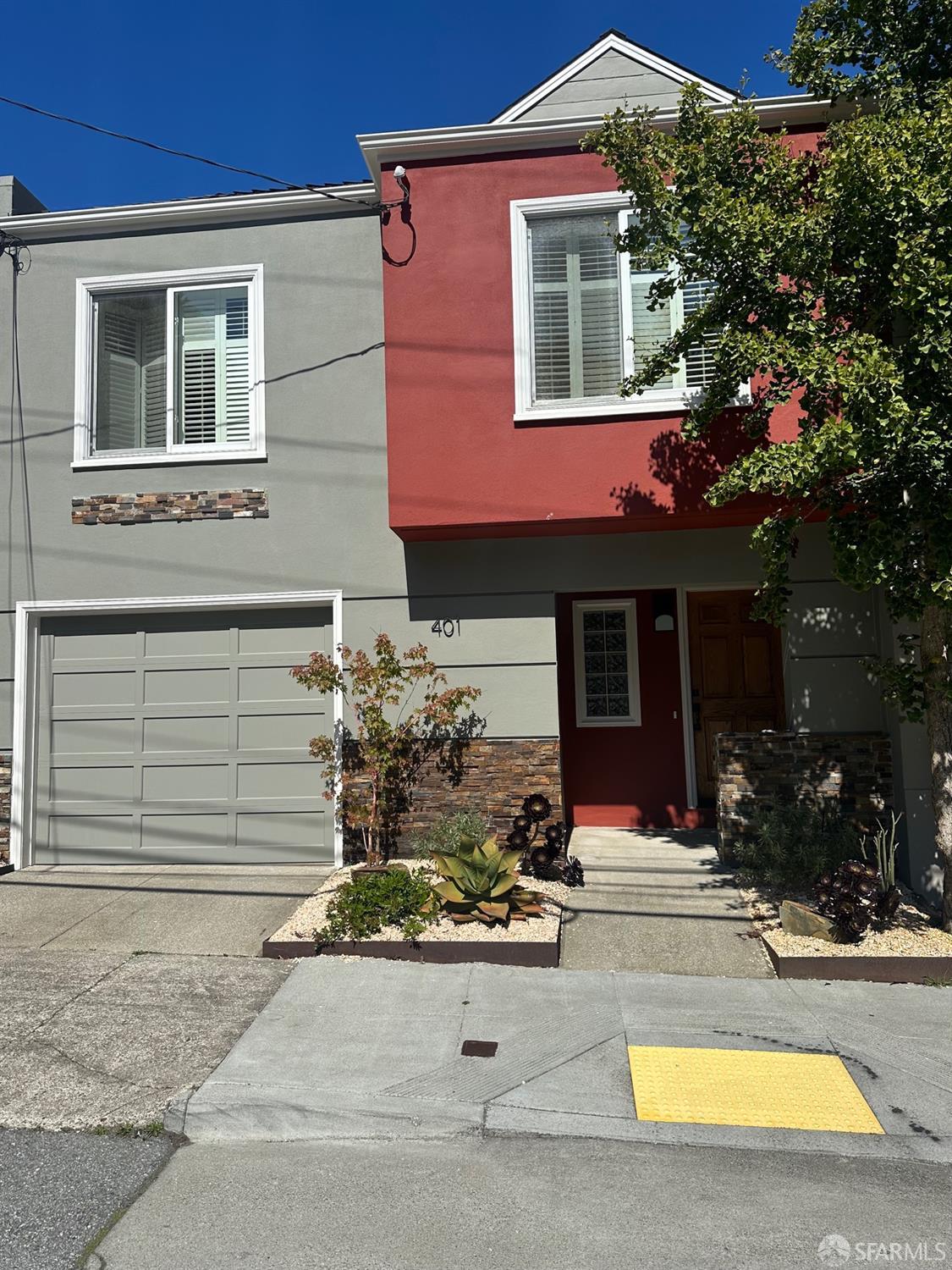401 Bella Vista Way