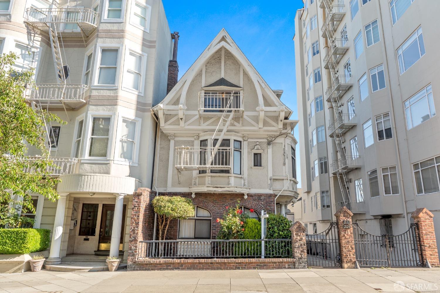 2124 Green Street