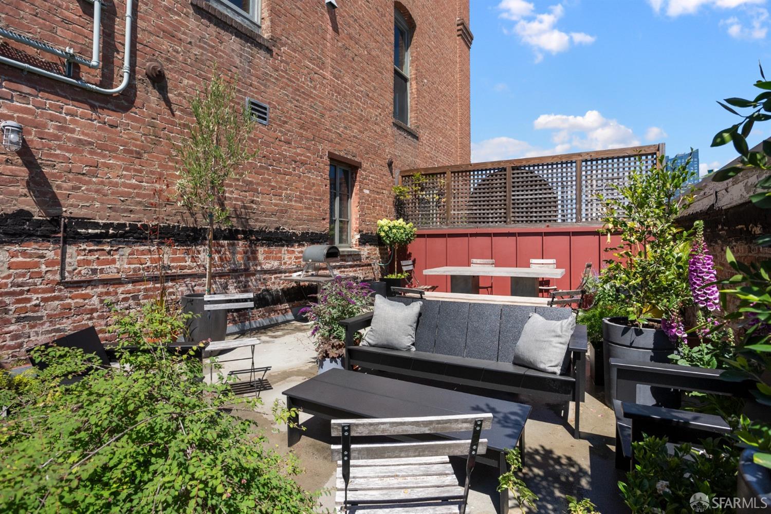 1489 Folsom Street # 2A