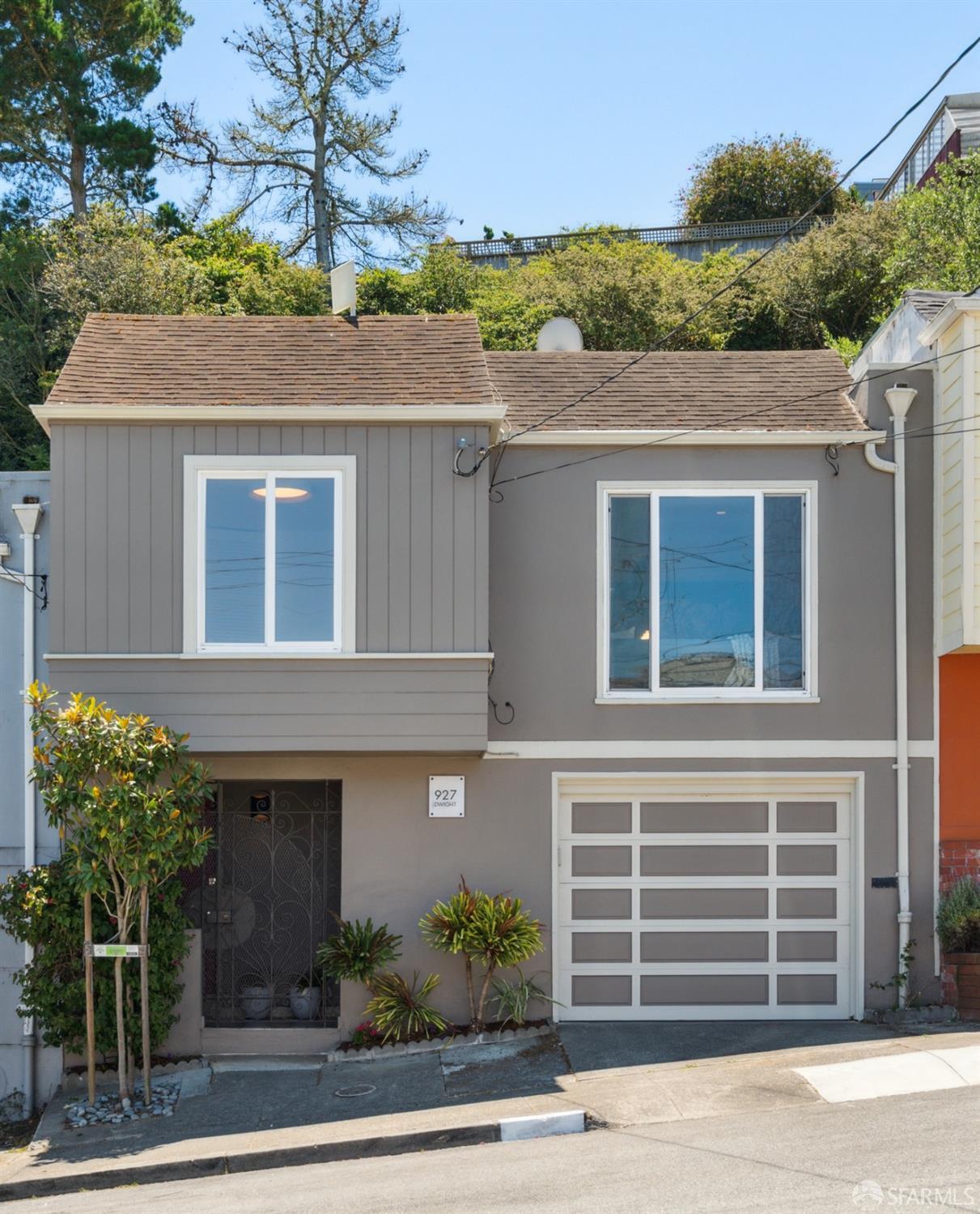 927 Dwight Street