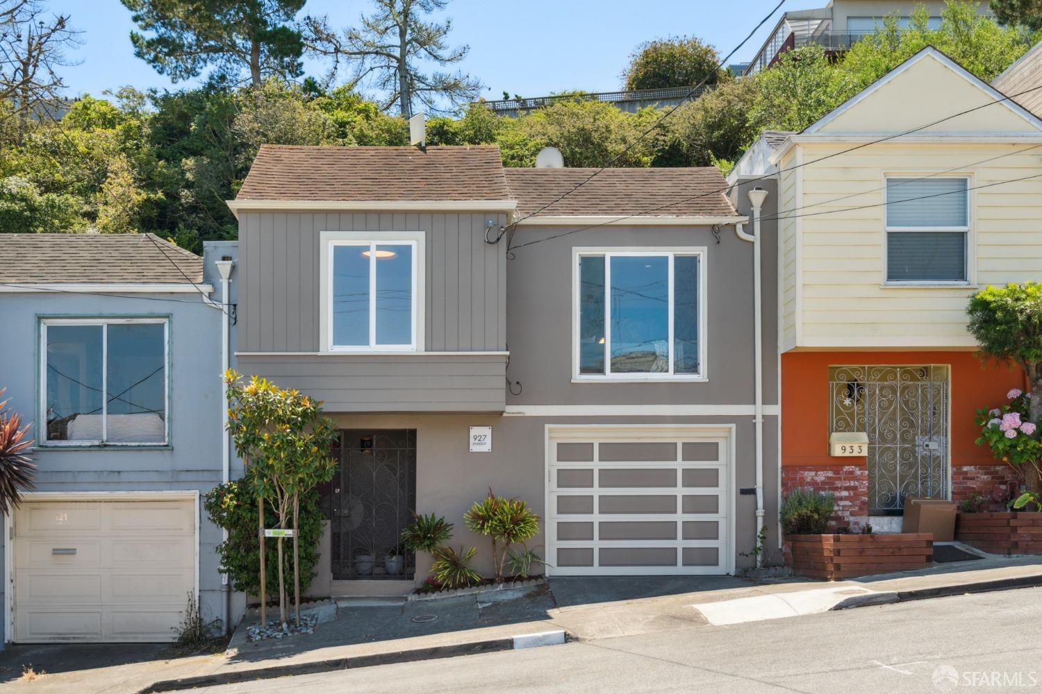 927 Dwight Street