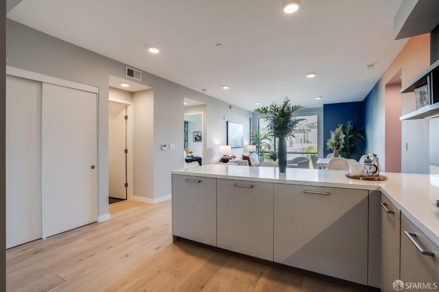 1188 Valencia Street # 305