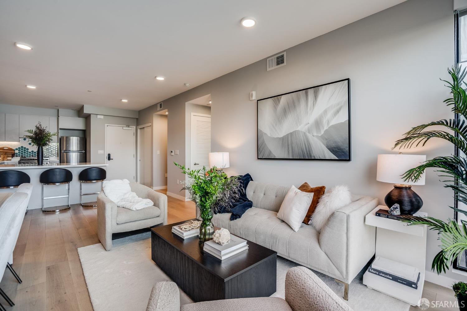 1188 Valencia Street # 305