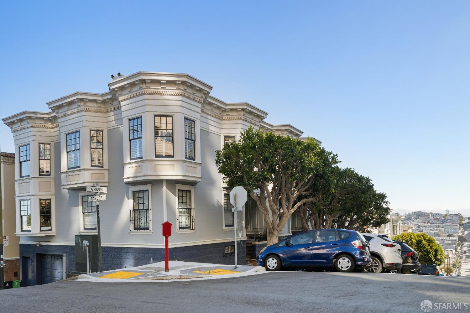 896 Green Street