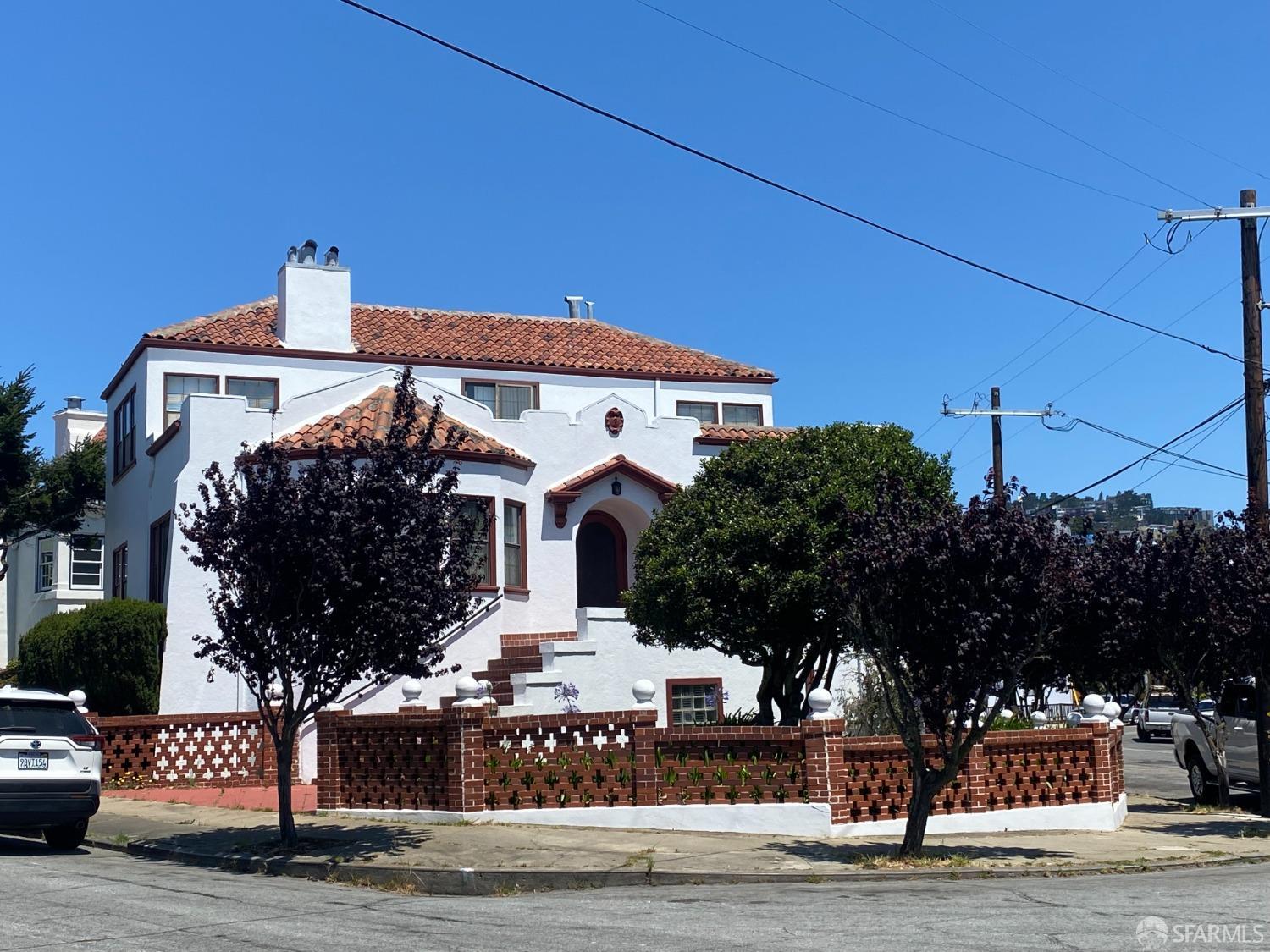2 Santa Ysabel Avenue