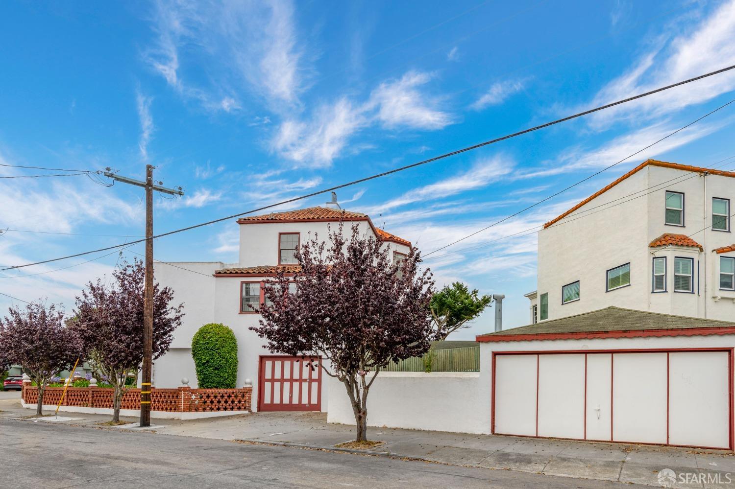 2 Santa Ysabel Avenue