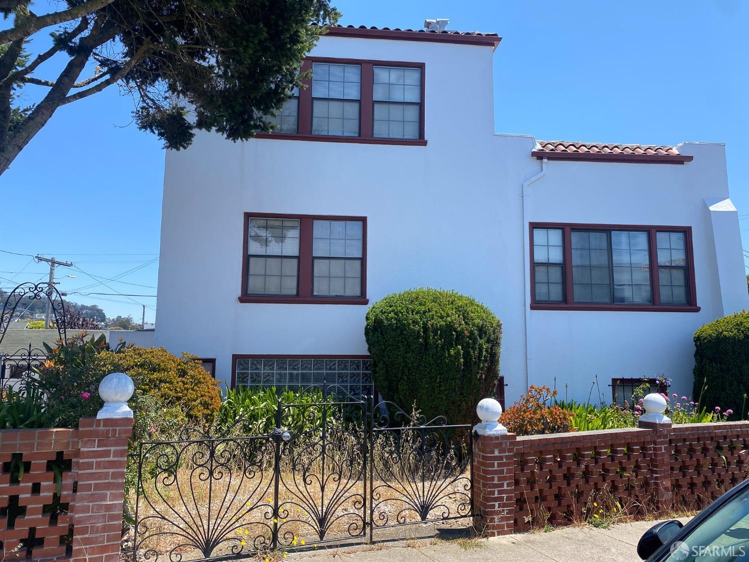 2 Santa Ysabel Avenue
