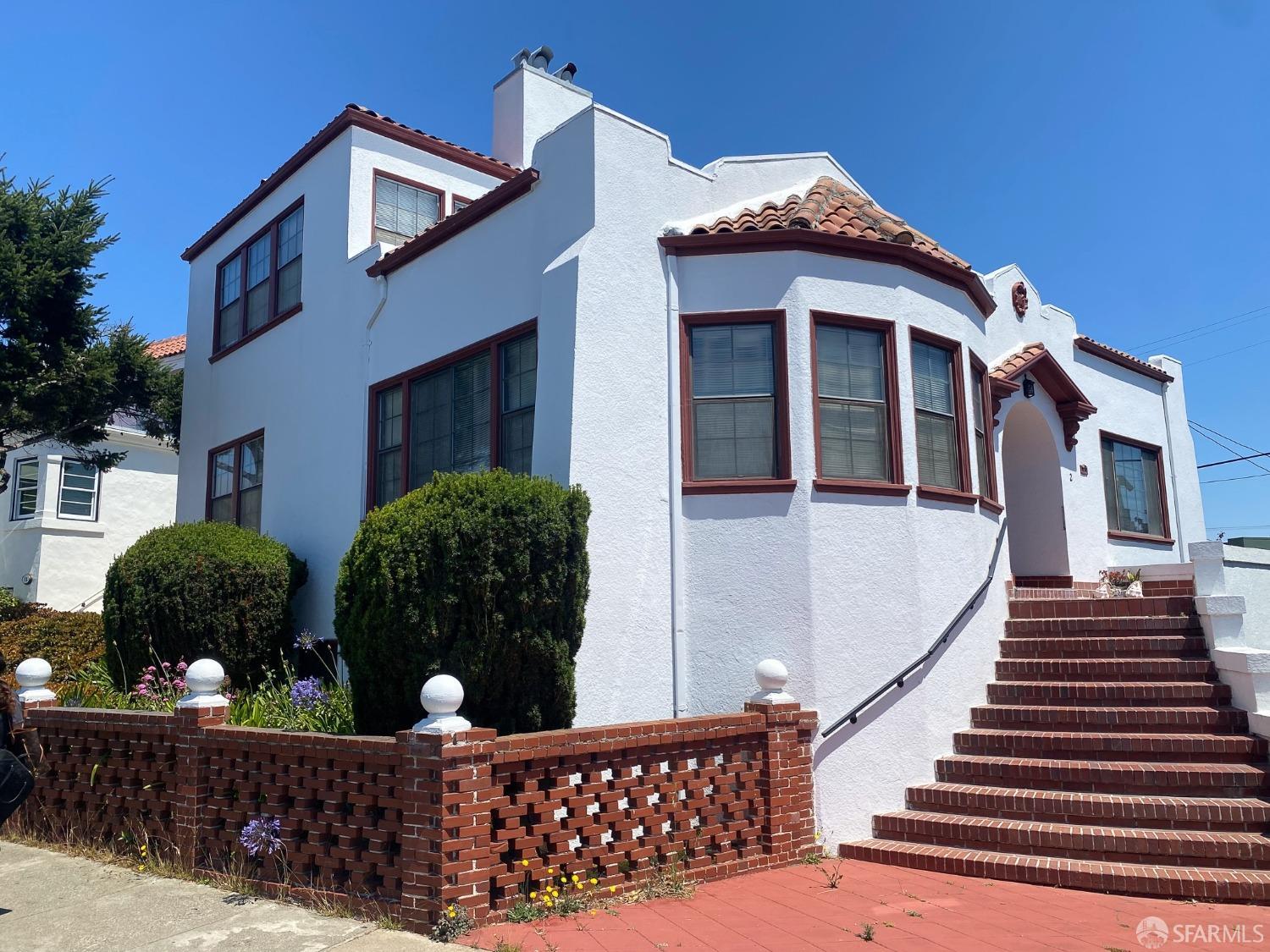 2 Santa Ysabel Avenue