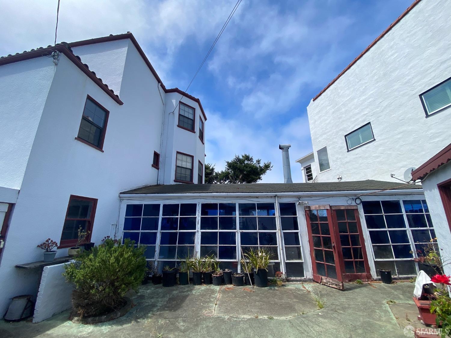 2 Santa Ysabel Avenue