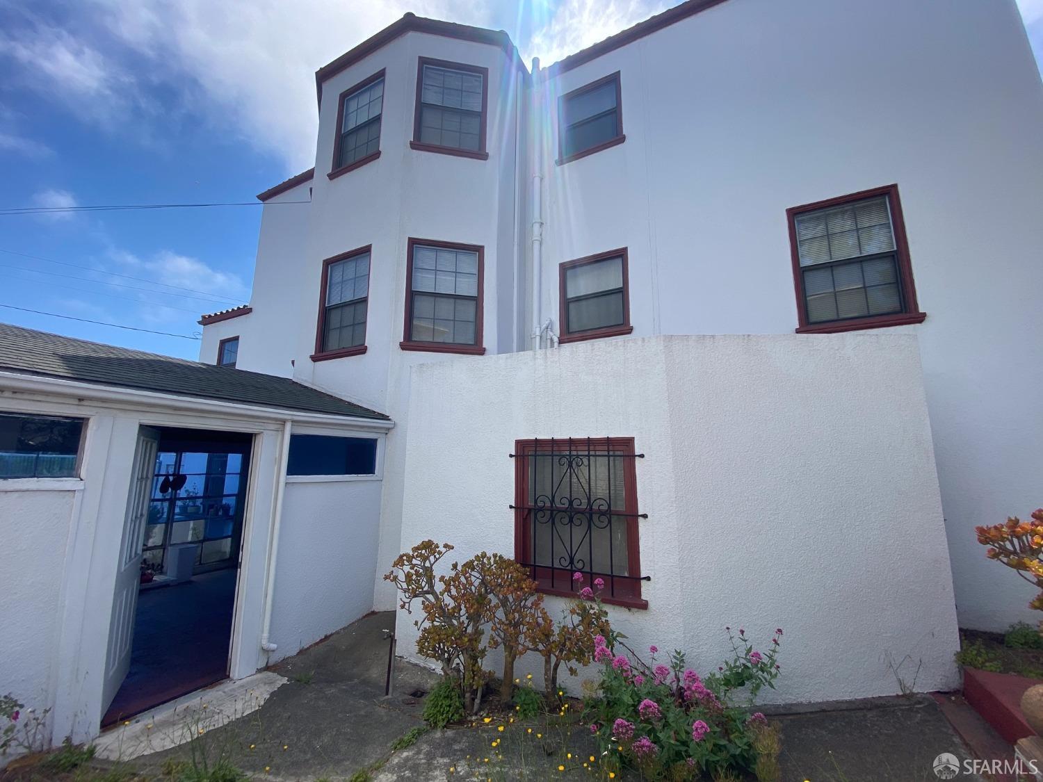 2 Santa Ysabel Avenue