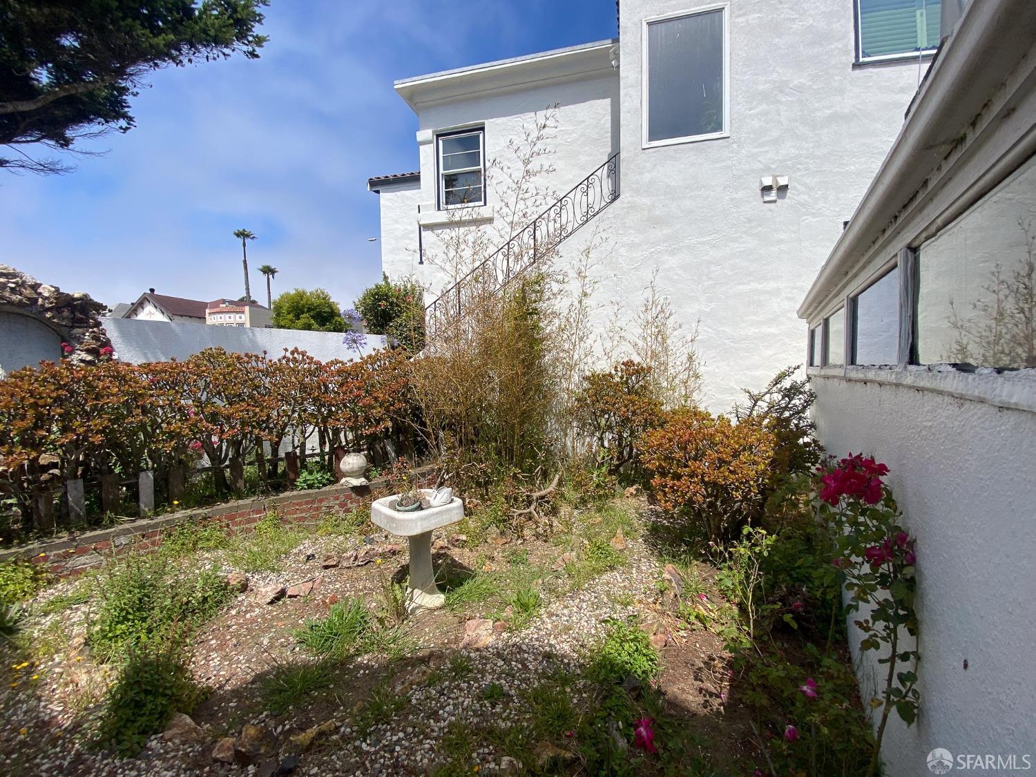 2 Santa Ysabel Avenue