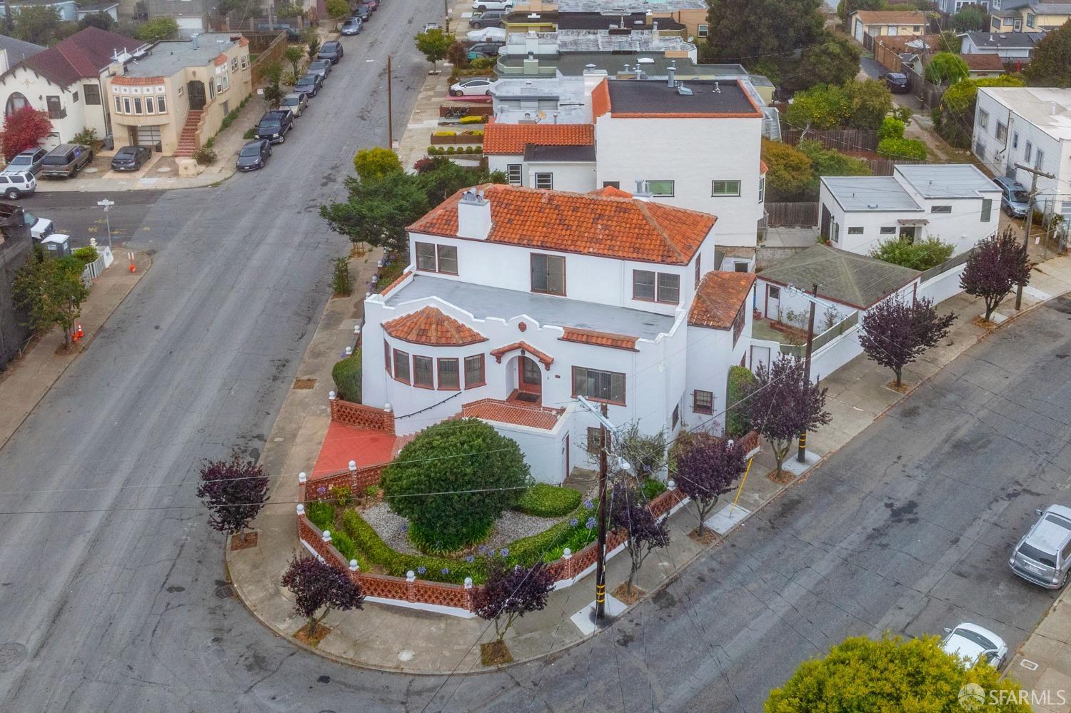 2 Santa Ysabel Avenue