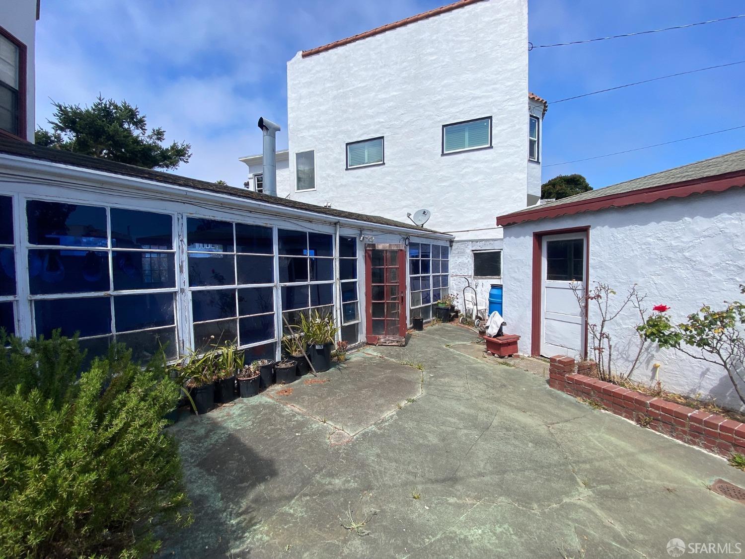 2 Santa Ysabel Avenue