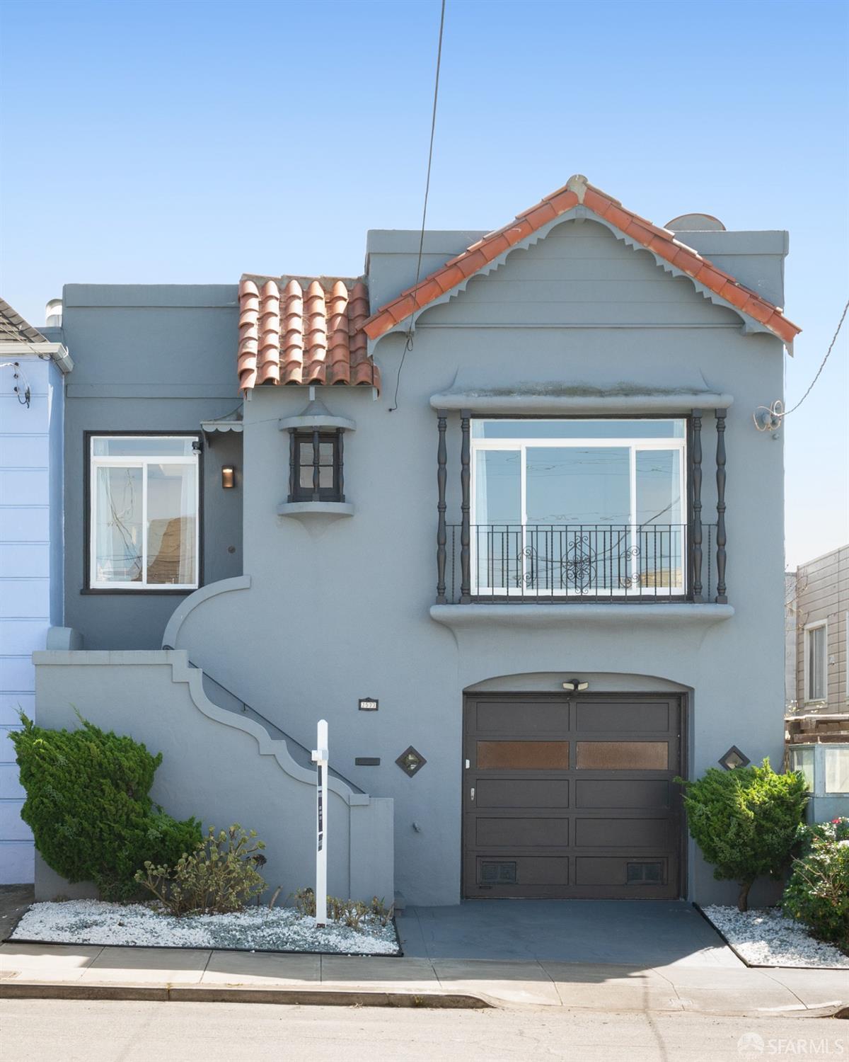 2533 Moraga Street