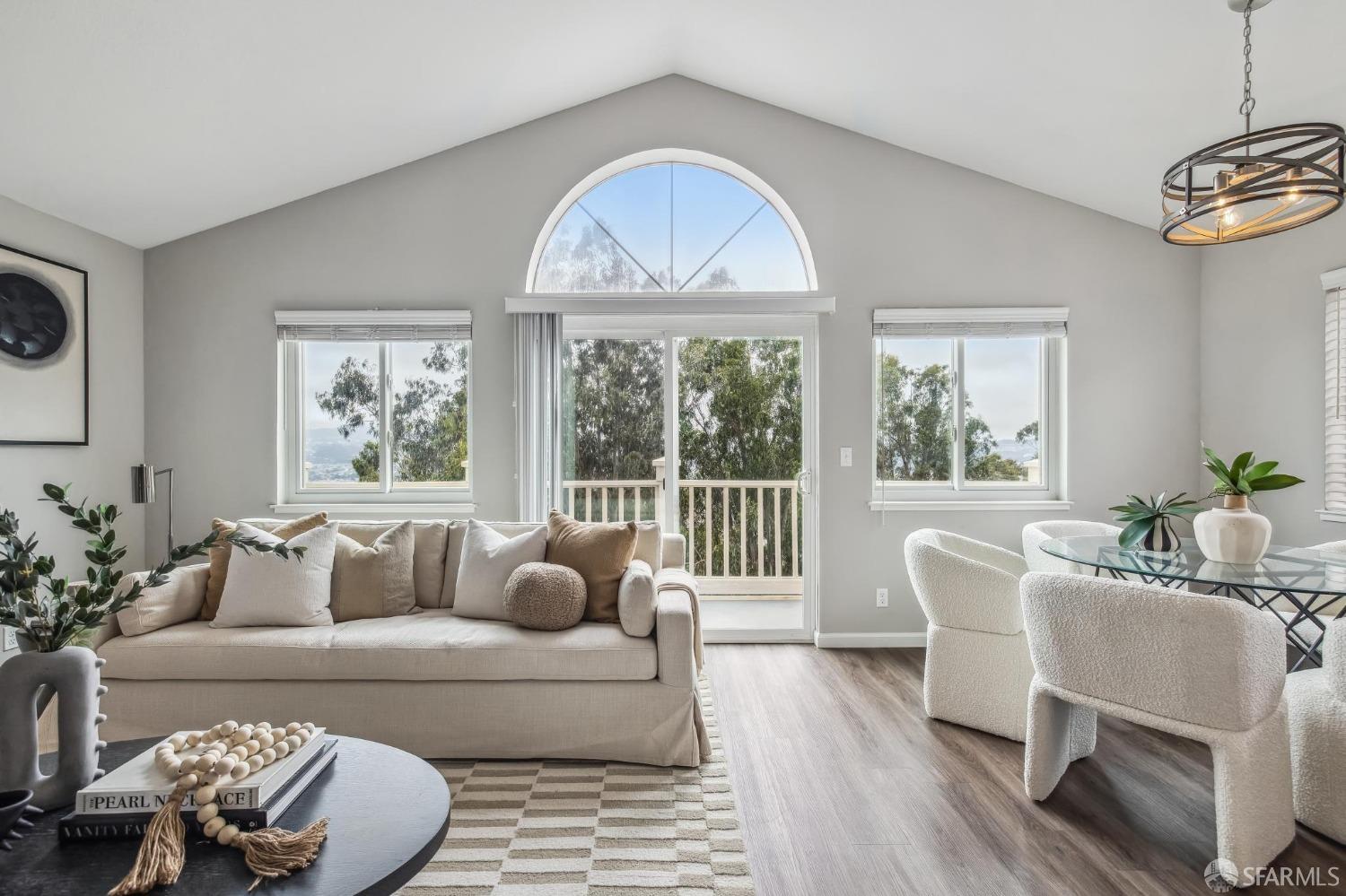 212 Carnelian Road