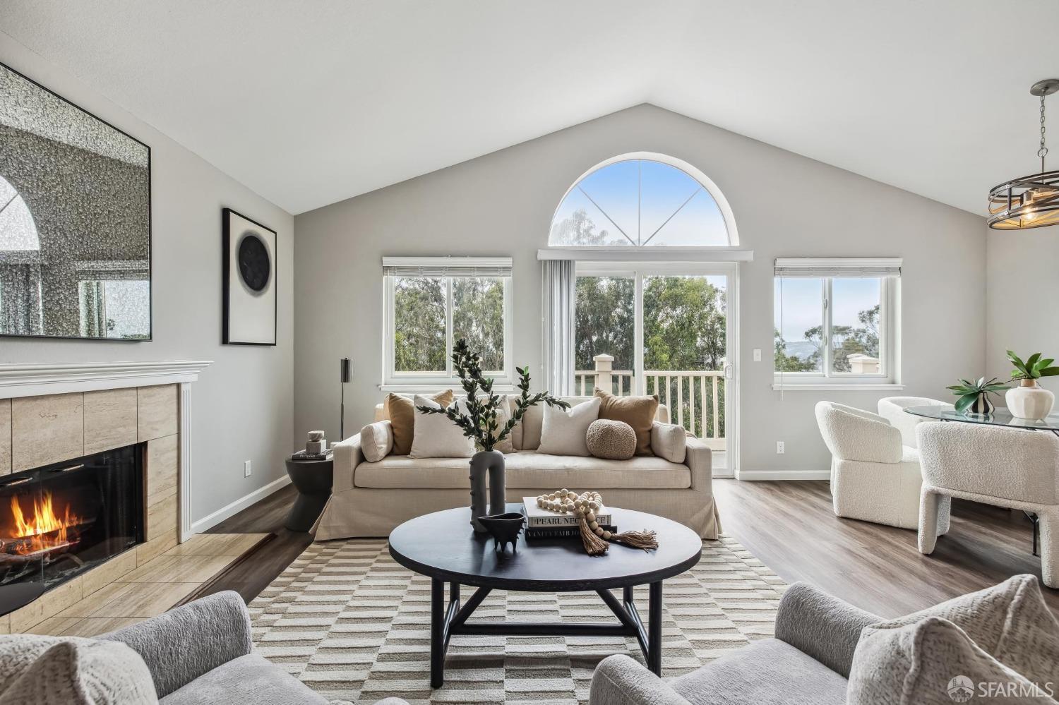 212 Carnelian Road
