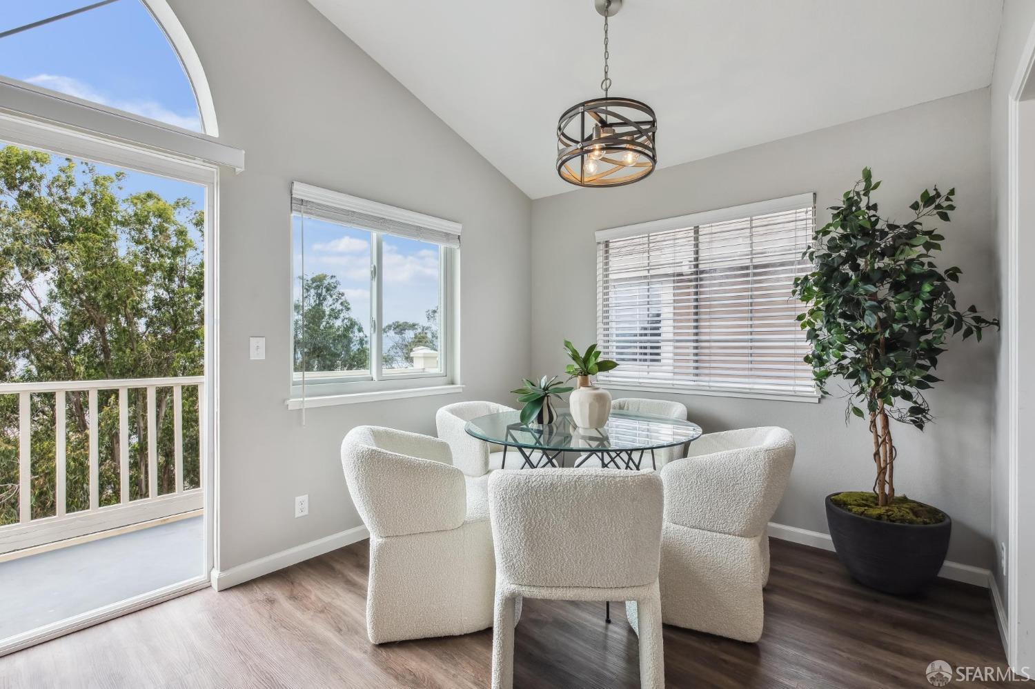 212 Carnelian Road