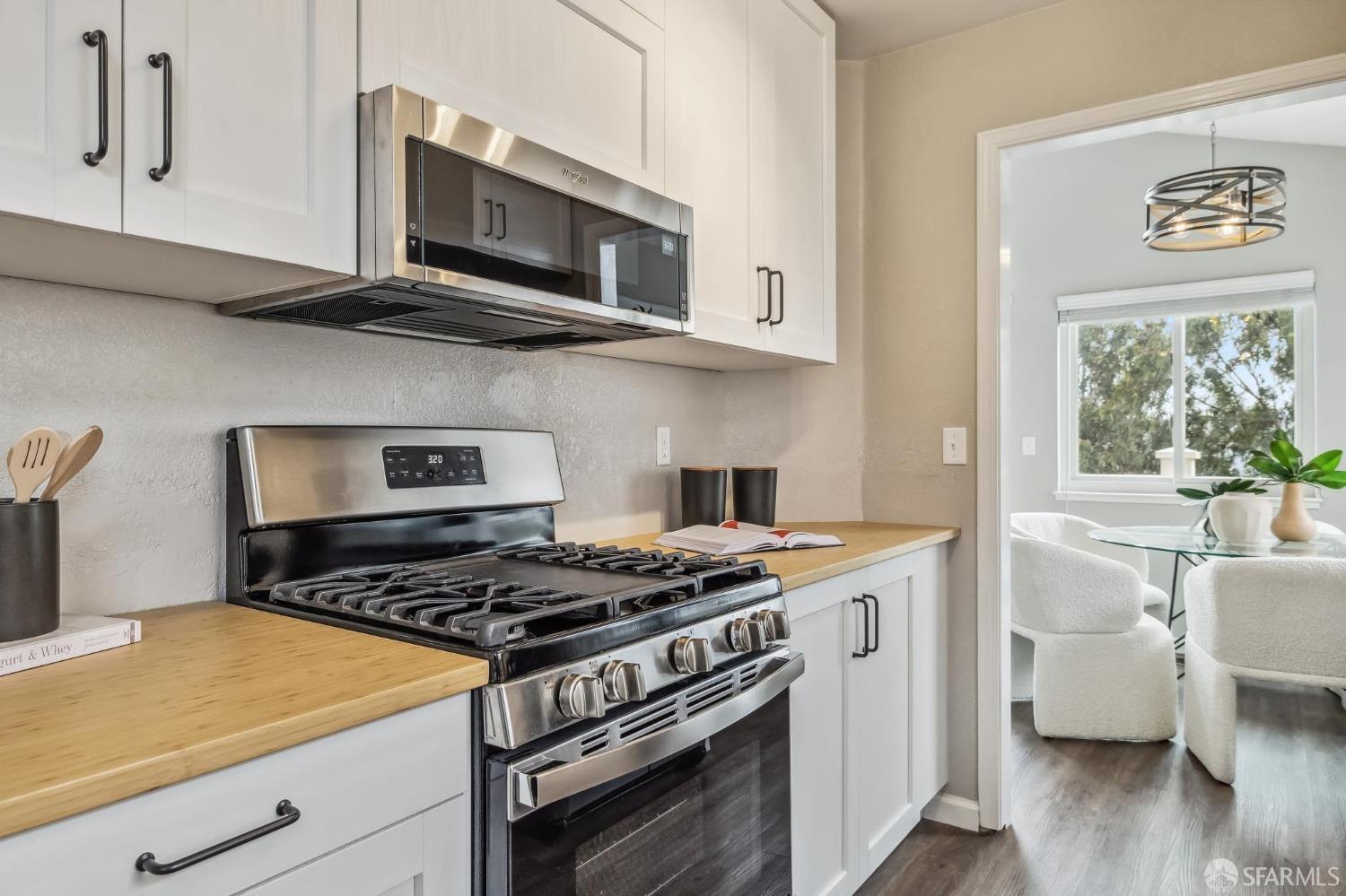 212 Carnelian Road