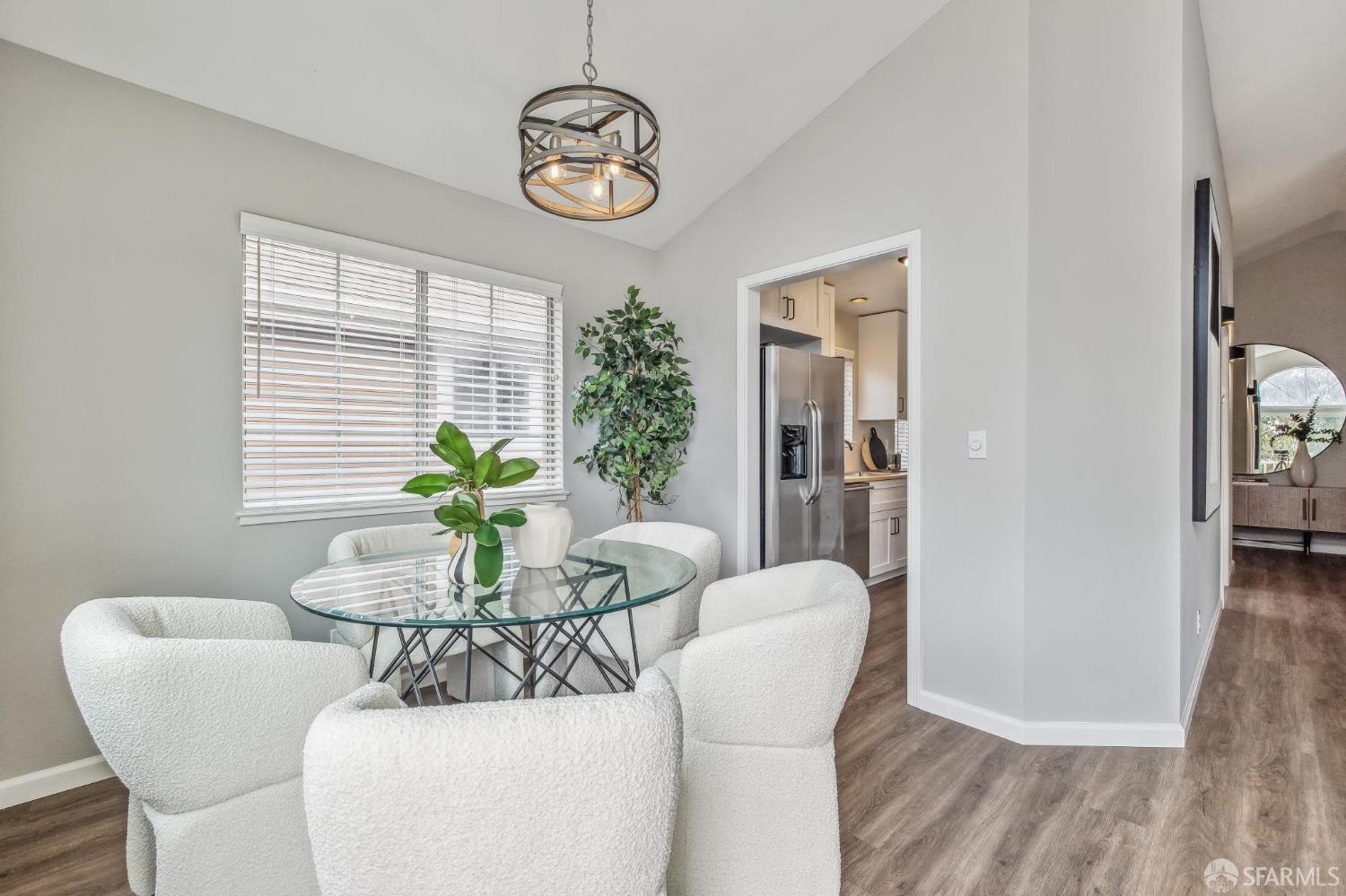 212 Carnelian Road