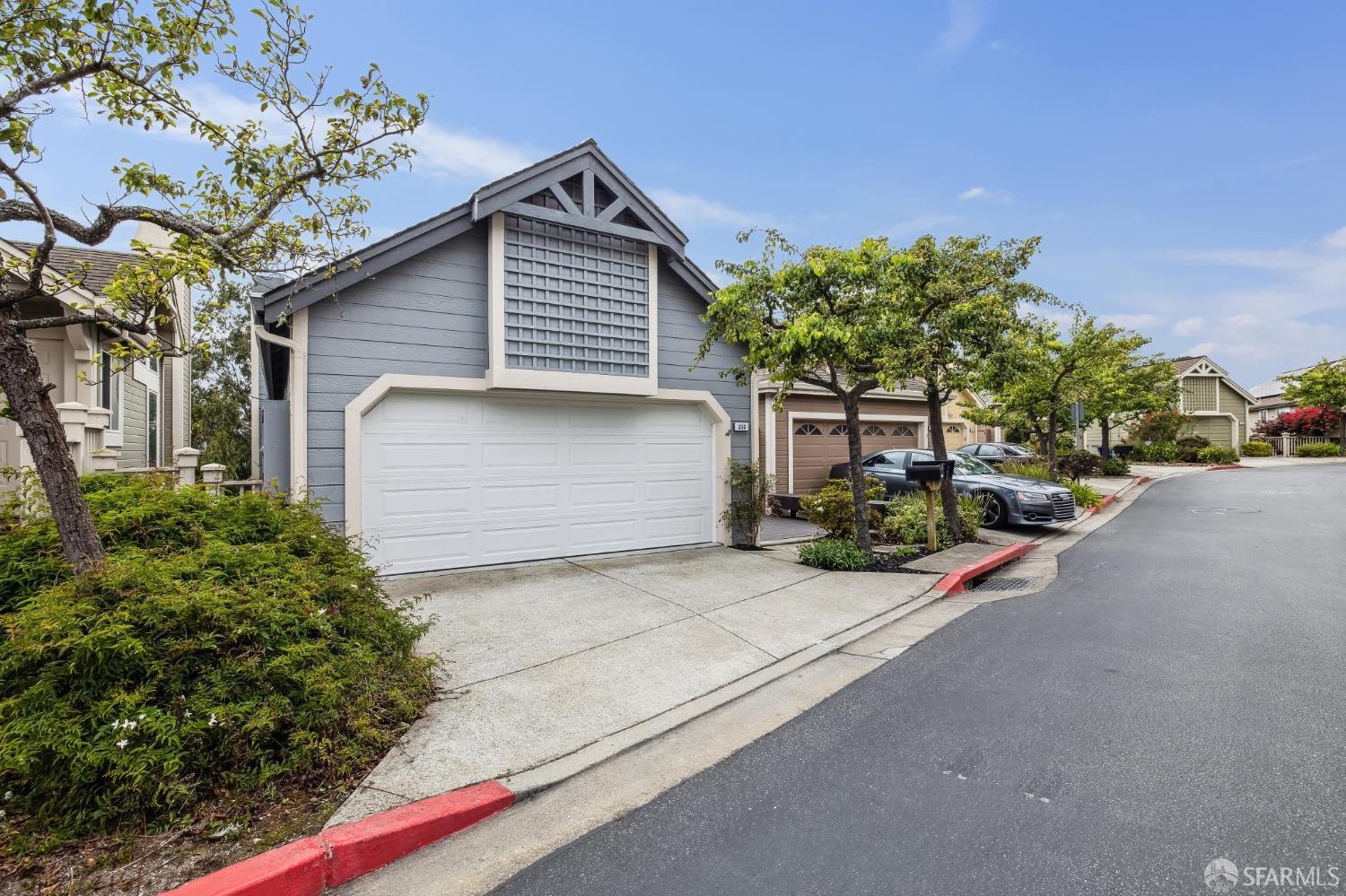 212 Carnelian Road