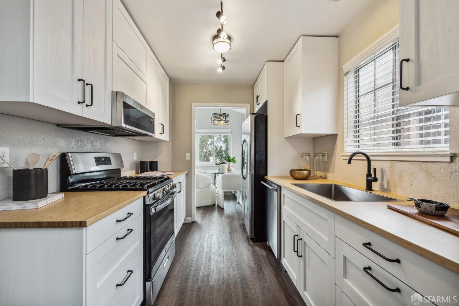 212 Carnelian Road