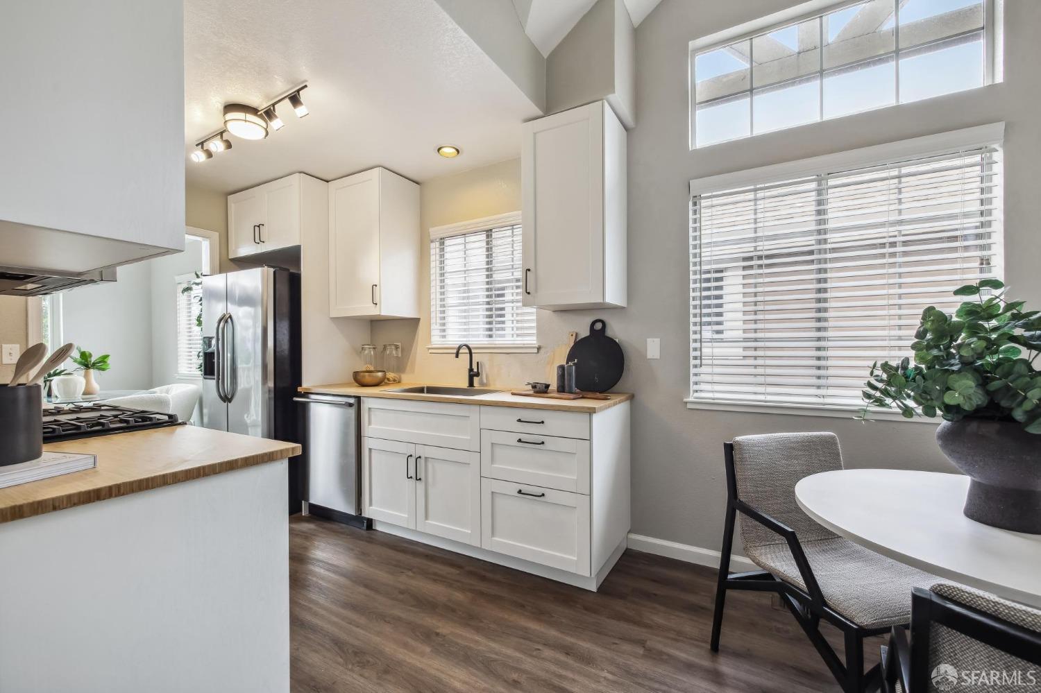 212 Carnelian Road