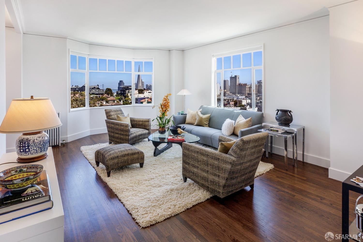 1101 Green Street # 902