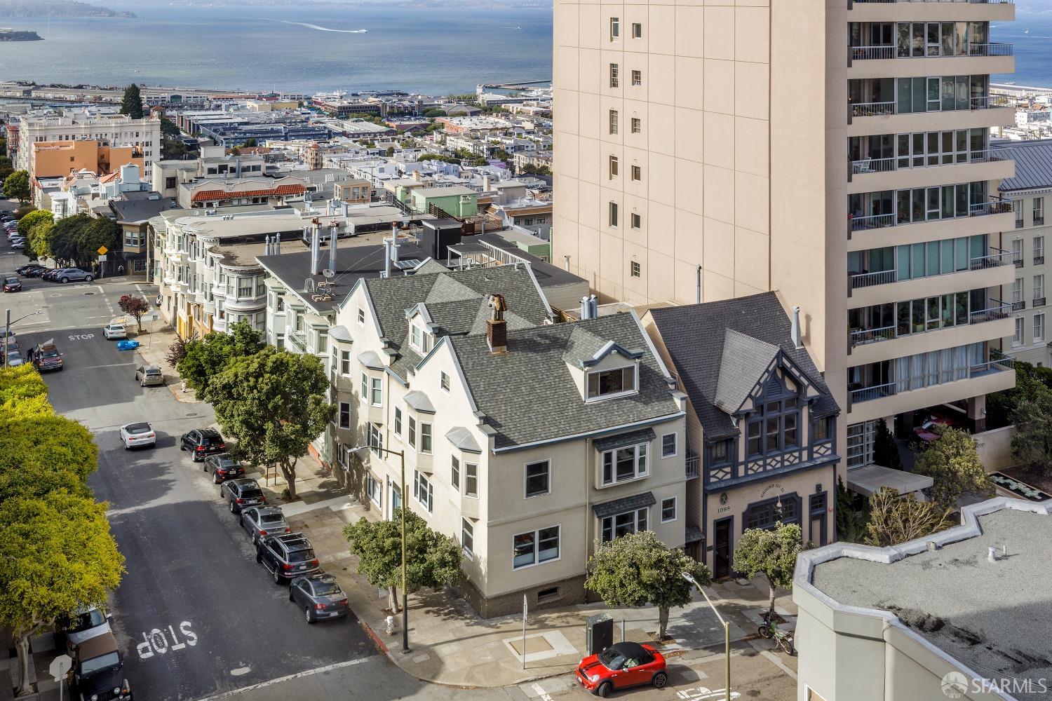 1101 Green Street # 902