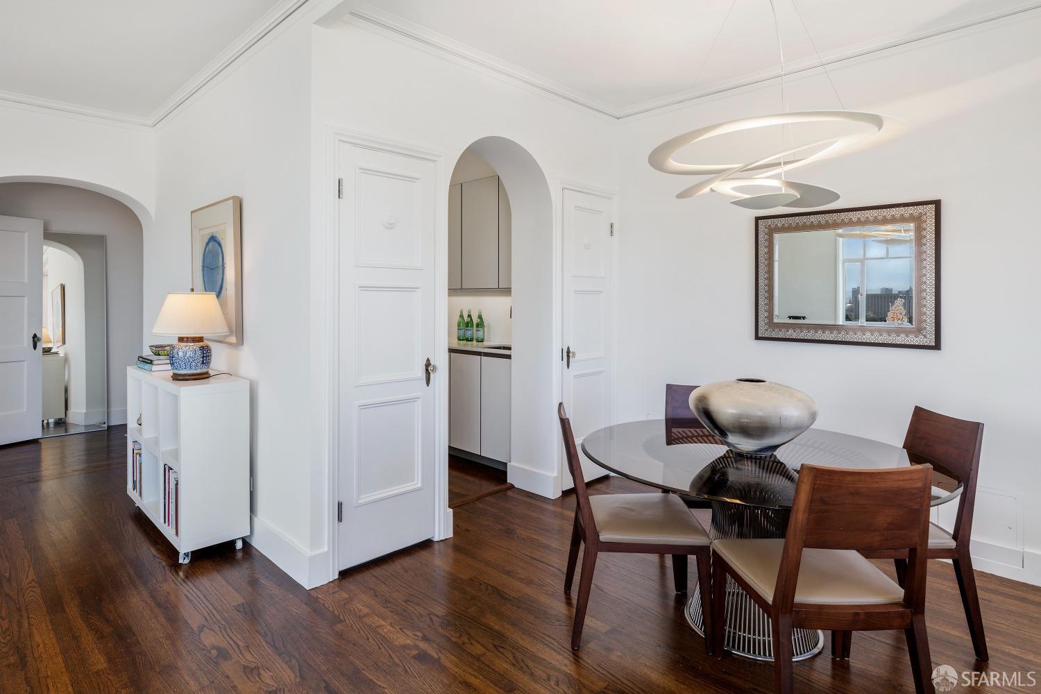1101 Green Street # 902