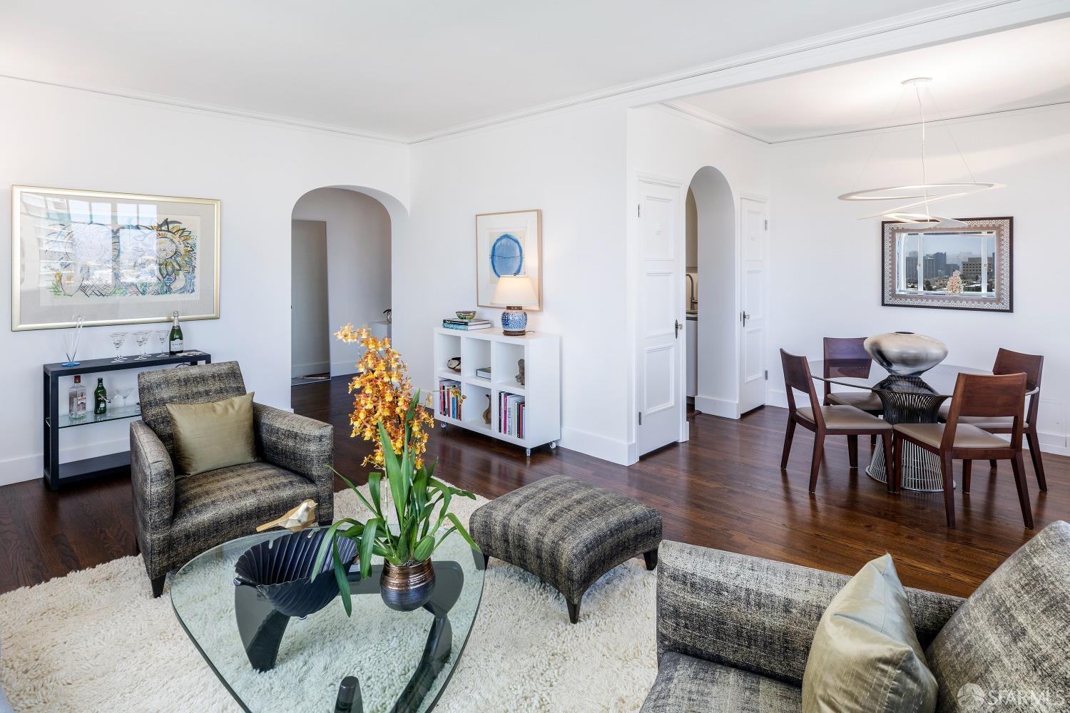 1101 Green Street # 902