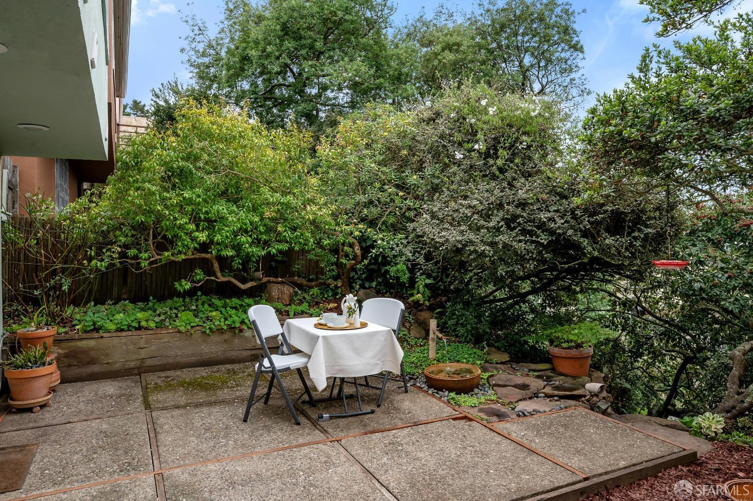 71 Knollview Way
