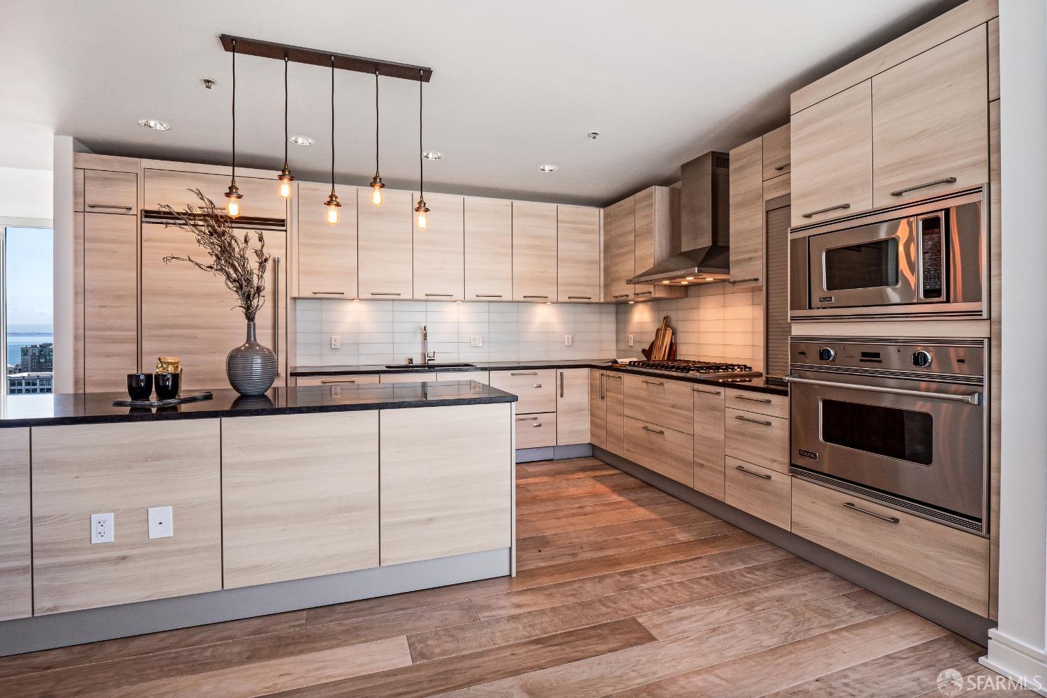 631 Folsom Street Unit: PHD