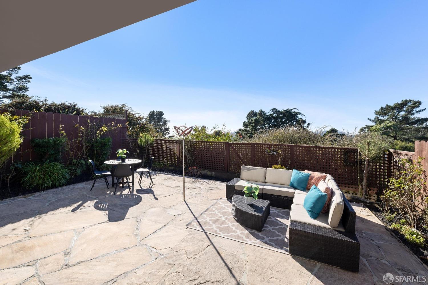 119 Knollview Way