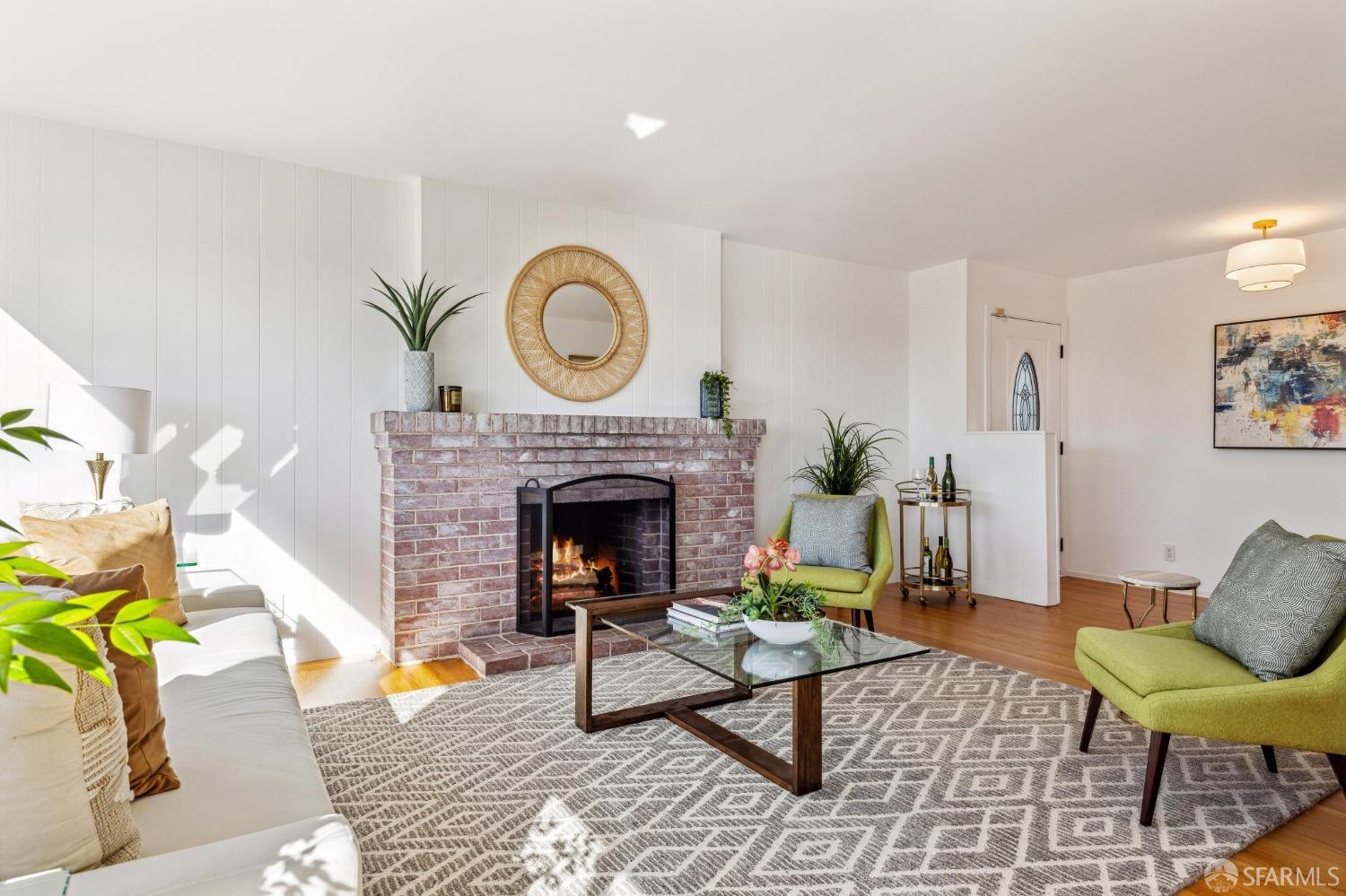 119 Knollview Way
