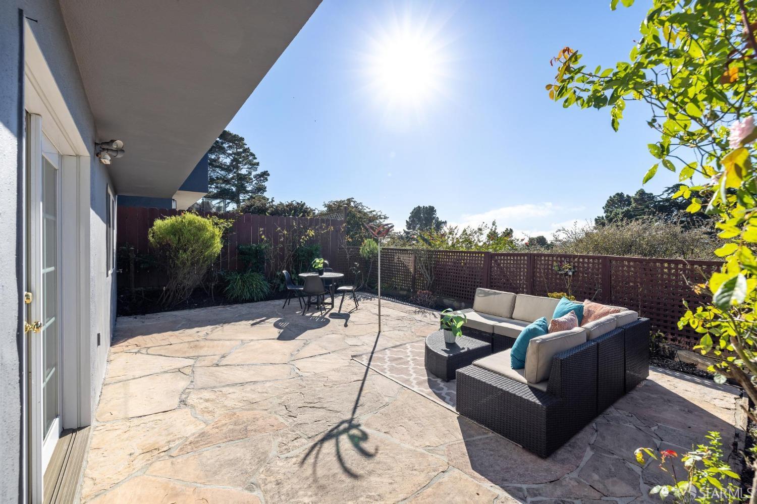 119 Knollview Way