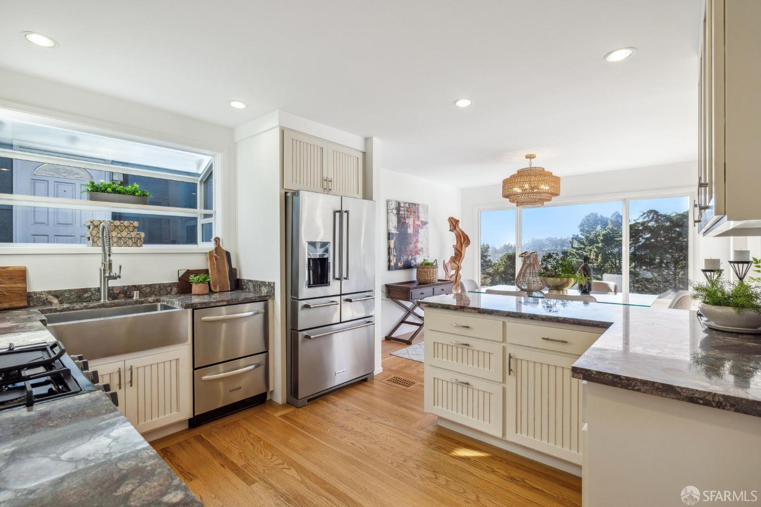119 Knollview Way