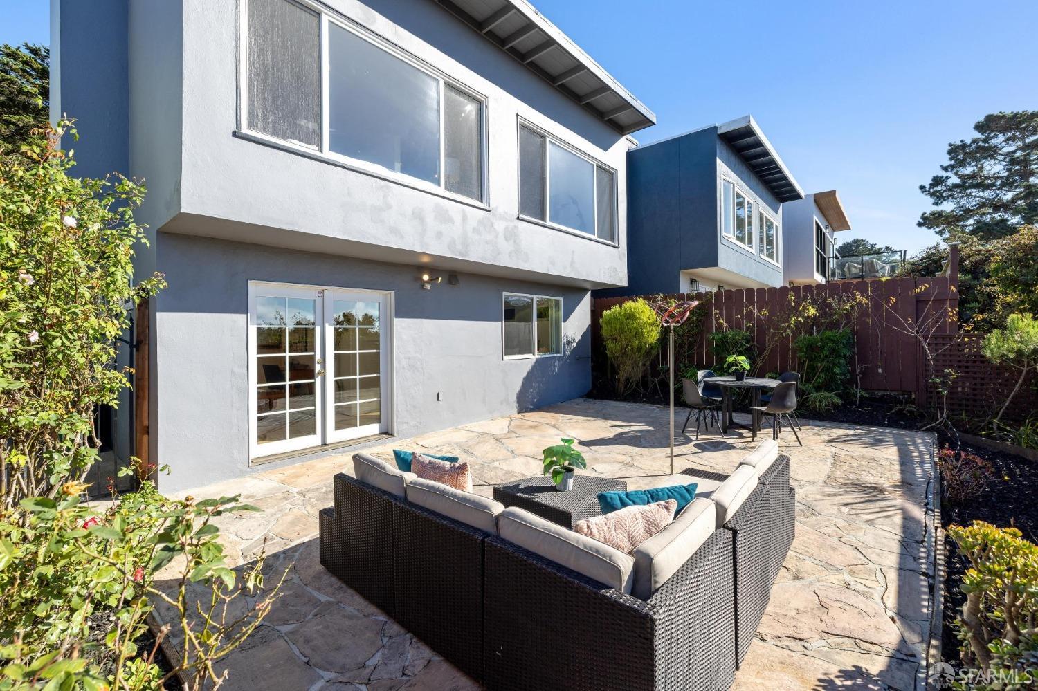 119 Knollview Way
