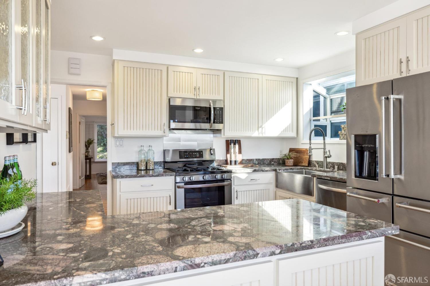 119 Knollview Way