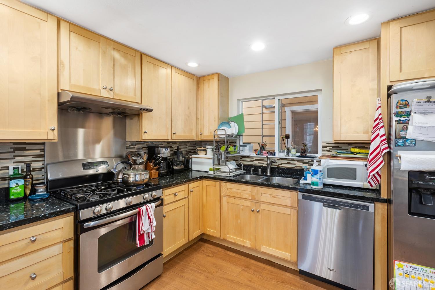 721-723 32nd Avenue