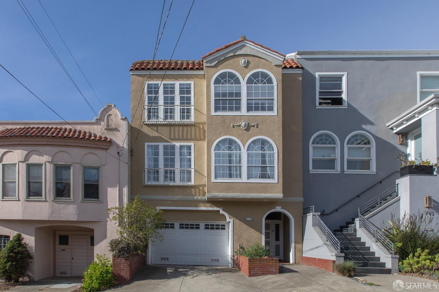 721-723 32nd Avenue