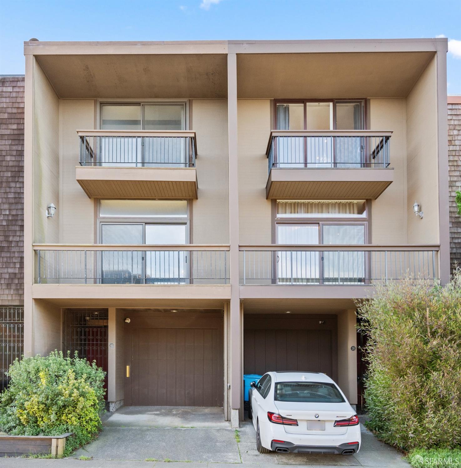 40 Topaz Way