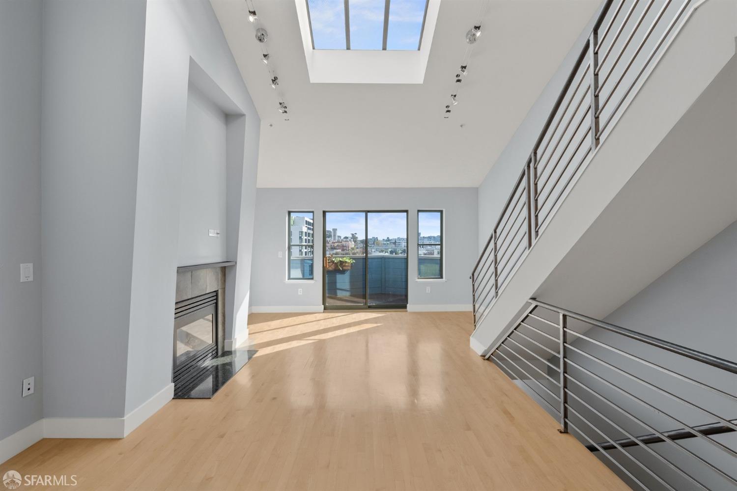 588 South Van Ness Avenue # 8