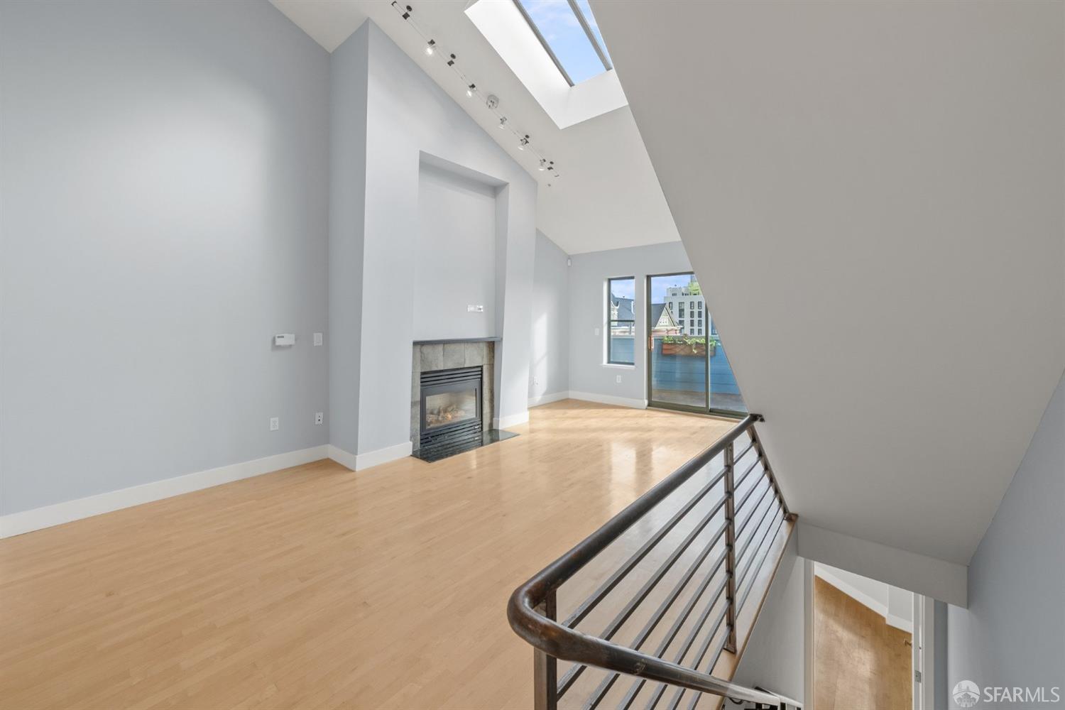 588 South Van Ness Avenue # 8