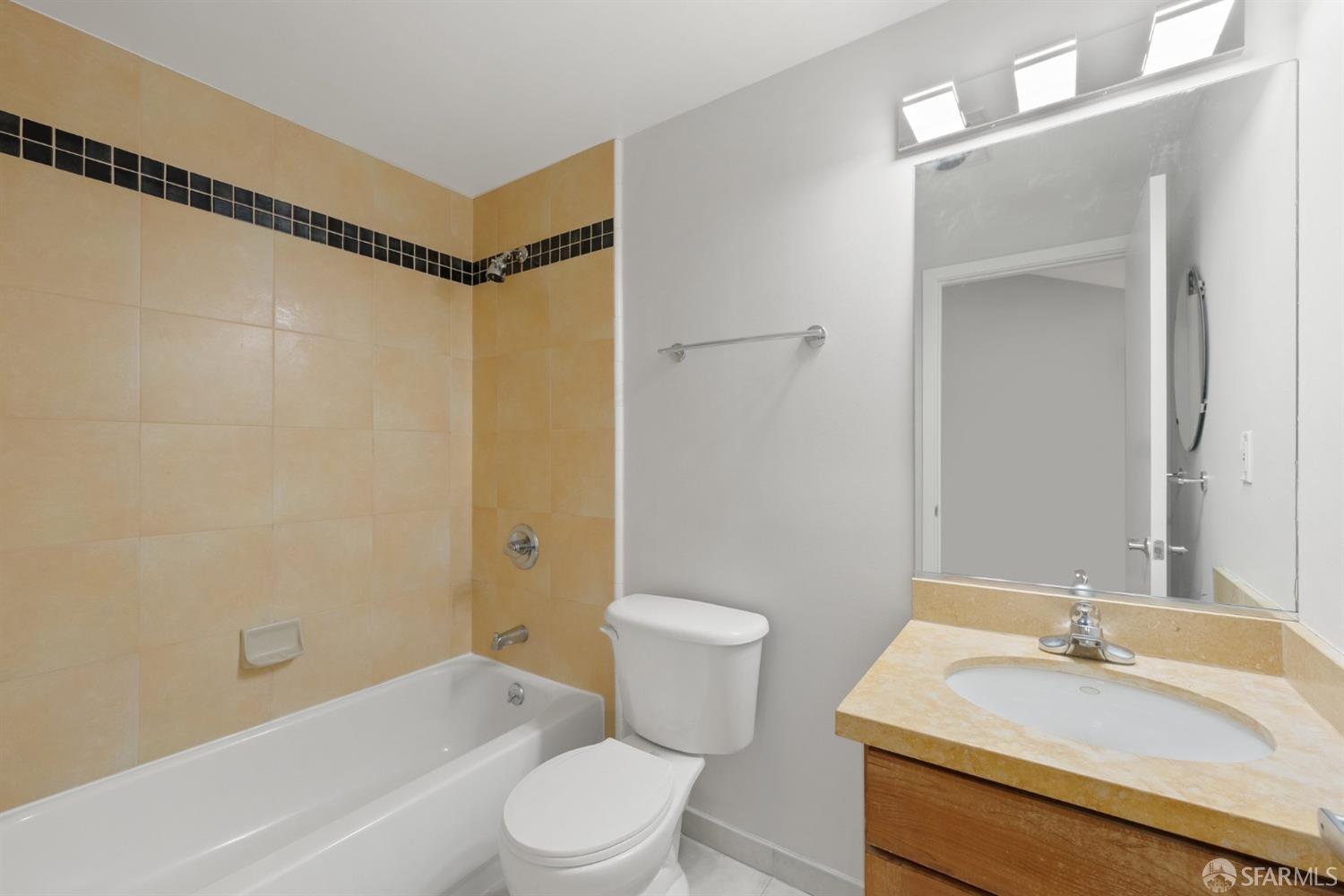 588 South Van Ness Avenue # 8