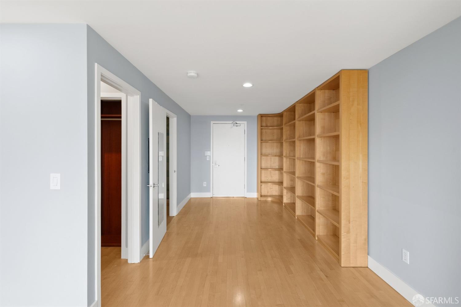 588 South Van Ness Avenue # 8