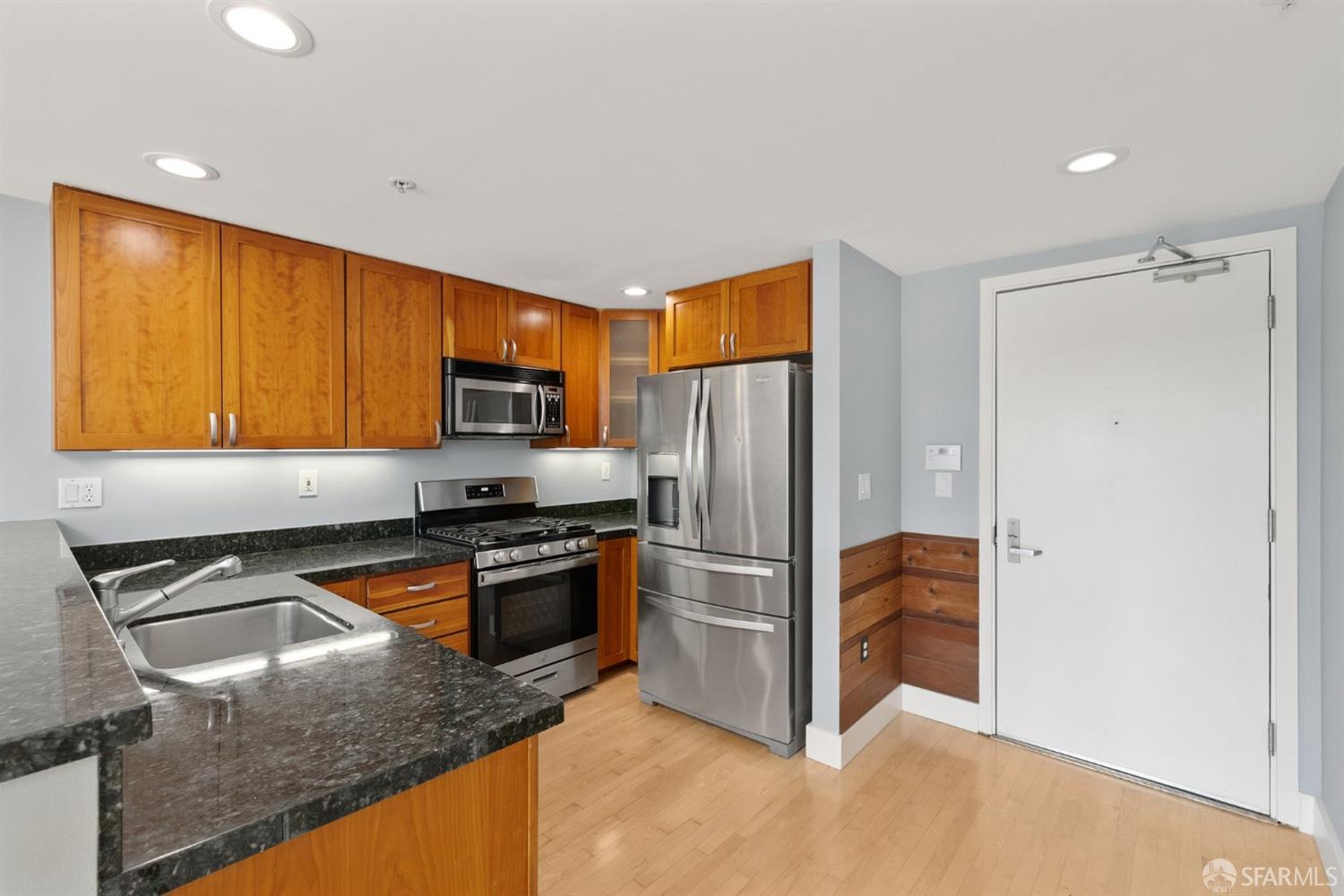 588 South Van Ness Avenue # 8
