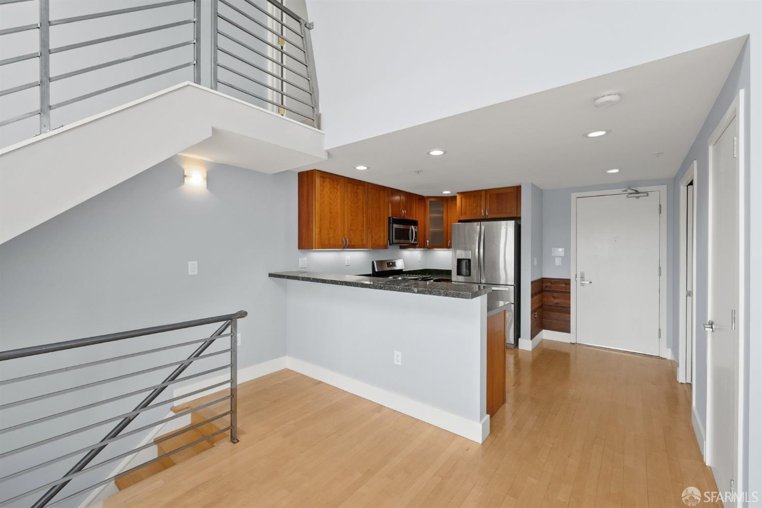 588 South Van Ness Avenue # 8