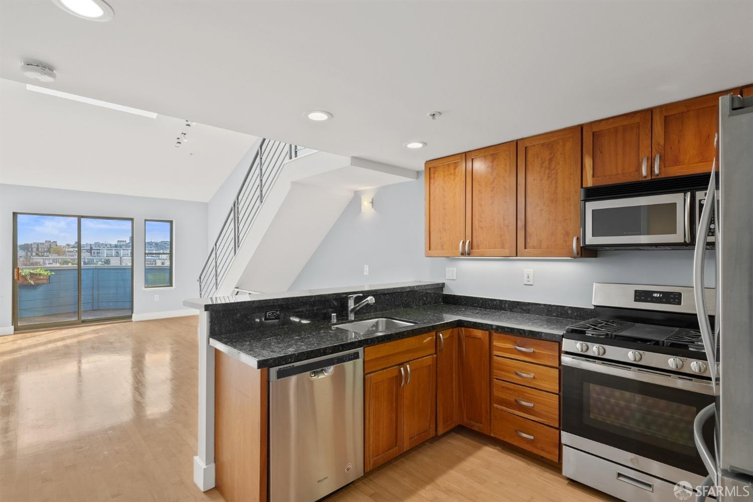 588 South Van Ness Avenue # 8