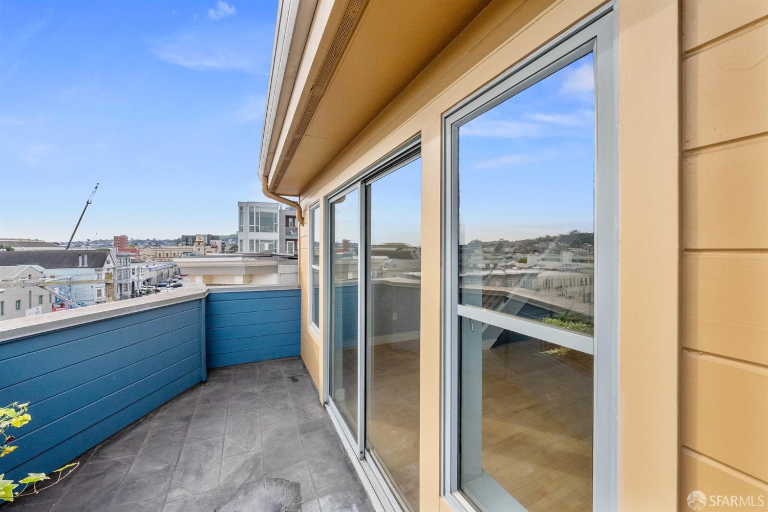 588 South Van Ness Avenue # 8